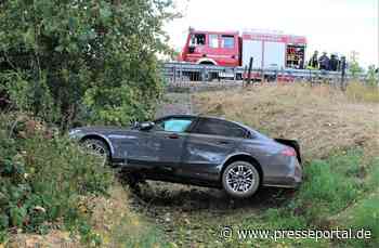 POL-VIE: Grefrath: Alleinunfall endet im Graben - Fahrer flüchtet zu Fuß