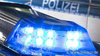 Unimog überschlägt sich – Fahrer wird in Kabine eingeklemmt