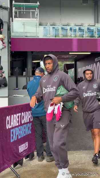 Off the bus 🚍 #burnleyfc #football #efl