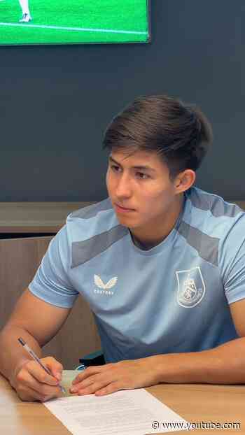 Dastan Satpaev signs for the Clarets ✍️ #burnleyfc #football #efl #kazakhstan