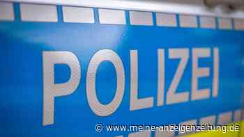 Beinkrampf am Steuer: Senior legt Rückwärtsgang ein und rammt Mini