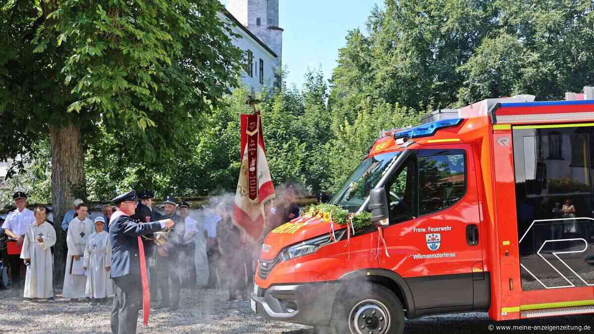 Jubiläum und Fahrzeugweihe: Feuerwehren Wang und Volkmannsdorferau feiern zusammen