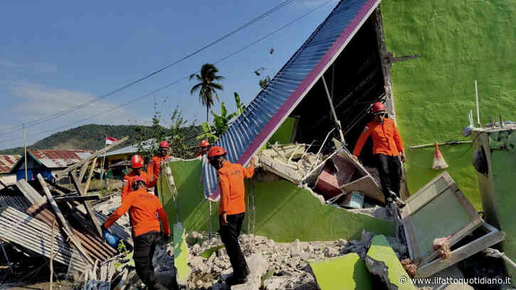 “La notte è il momento peggiore. Siamo svegliati continuamente dalle scosse”. Il racconto da Flores dopo il terremoto che ha devastato l’Indonesia