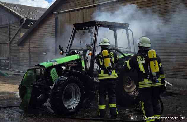 FFW Schiffdorf: Traktor fängt Feuer und brennt vollständig aus