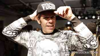 Perez Hilton (48) heeft langdurige medische zorg nodig: ’Opgenomen in kliniek’