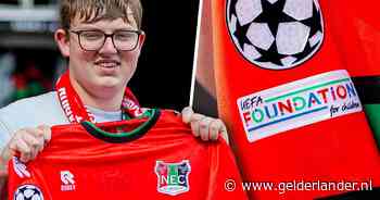 Honderden NEC-fans staan in de rij voor één historisch stukje stof: ‘Dit is een collectors item’
