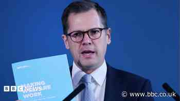 Reform proposes ban on most benefits for foreign nationals in UK