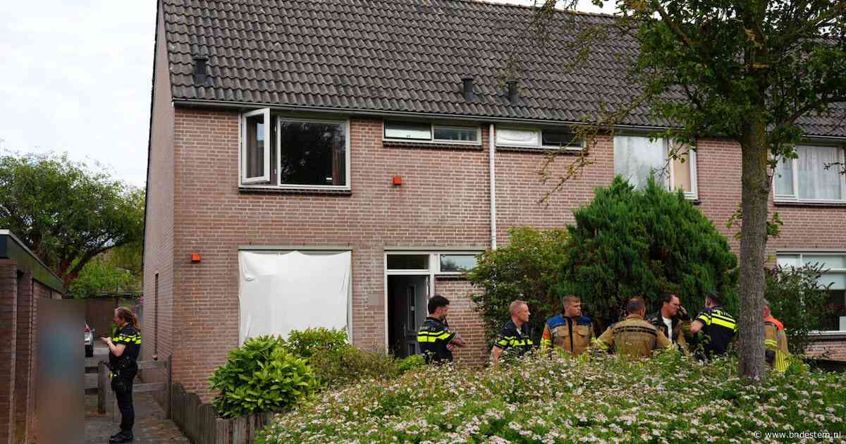 Vrouw zwaargewond bij woningbrand in Dussen, buren treffen haar aan op brandend bed