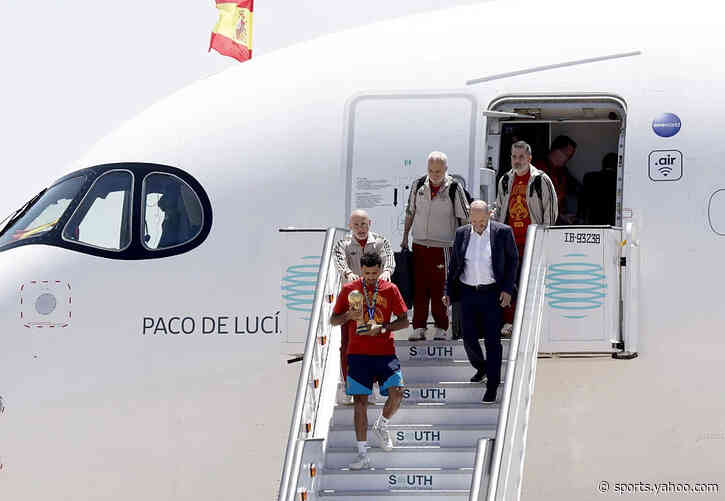🛬 We're going for the Champions League: Rodri lands in Barcelona