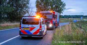 Drie gewonden bij ongeval op A16 bij Moerdijk, auto belandt op de kop naast snelweg