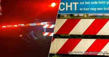 Jongen hangt aan spoorboom en dondert lachend naar beneden, ProRail neemt ‘geintje’ ernstig op