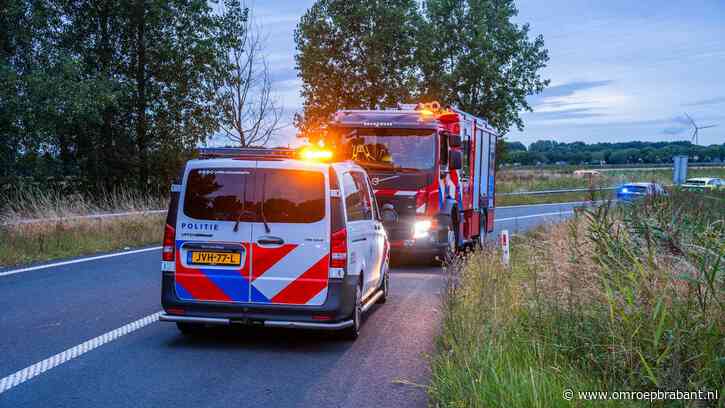 Auto belandt op de kop na crash op A17 bij Moerdijk, drie gewonden