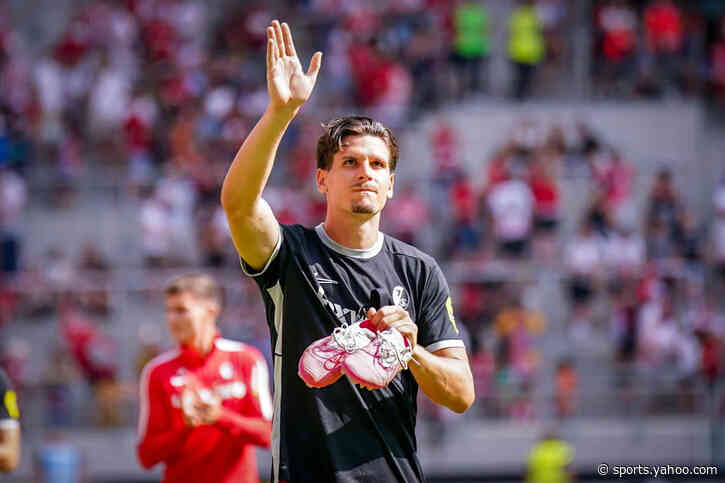 Report: Manchester United considering move for Bundesliga forward