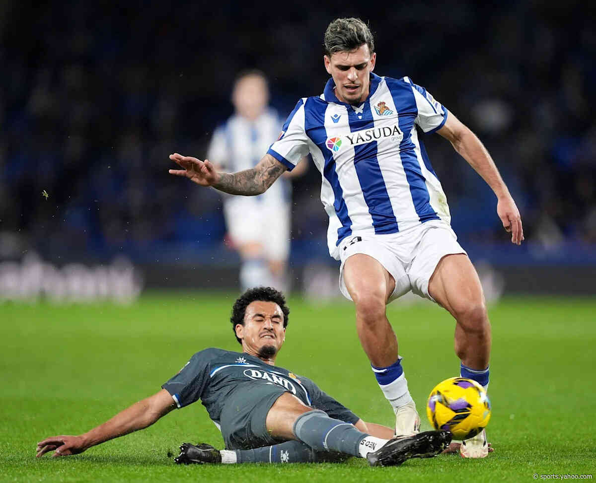 Feyenoord add to Spanish contingent by signing Javi Lopez on loan from Real Sociedad
