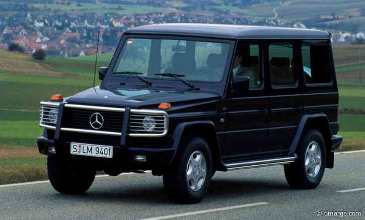 Tourists Watched 913 Cars Park And One Luxury Badge Kept Getting It Wrong… But Not By Much