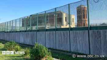 Call for open inquiry into immigration centre