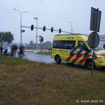 Fietsster geschept door auto in Zwolle