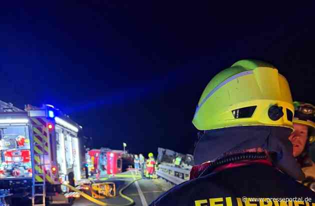 FW Kamen: Schwertransporter mit Mobilkran auf der A2 umgestürzt - beide Fahrtrichtungen betroffen