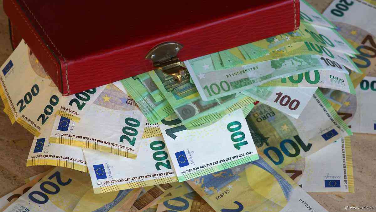Aktien, Anleihen, Gold? : Wohin mit 25.000 Euro im August?