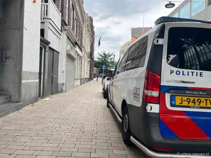 Politie stelt beelden veilig en zoekt dader na aanslag met explosief op pand in Assen