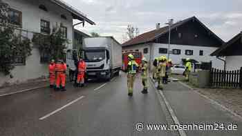 Unfall zwischen Bus und Lastwagen bei Bad Endorf – Straße derzeit gesperrt