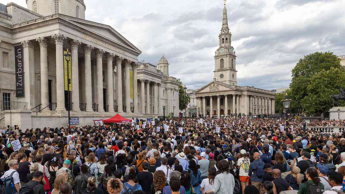 "Seine Leistungen waren groß": Zehntausende gedenken toten Cambridge-Professors