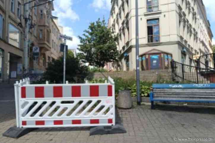 Statt Bücherzelle seit Monaten eine Sperrfläche: Plauener kritisieren „Schandfleck“ an der Bahnhofstraße
