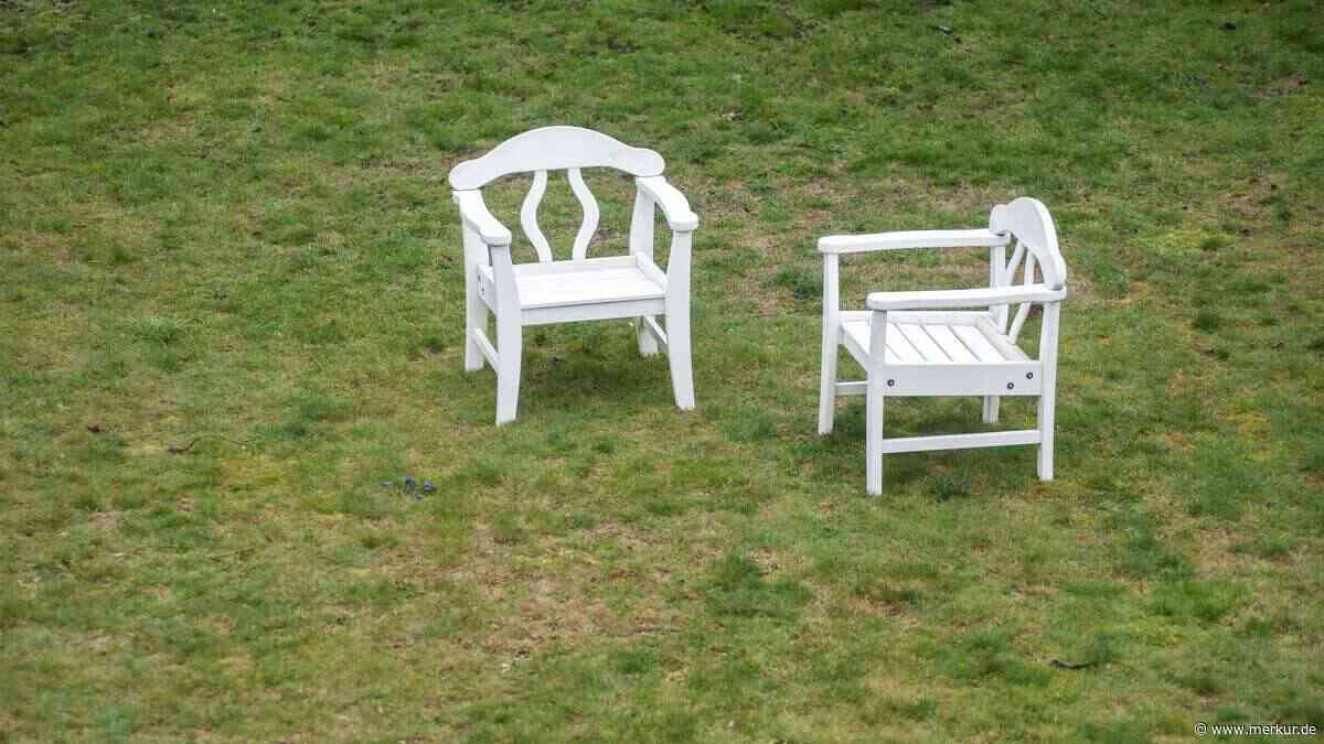 Garten im Trockenstress: Was jetzt vom Rasen unbedingt runter muss