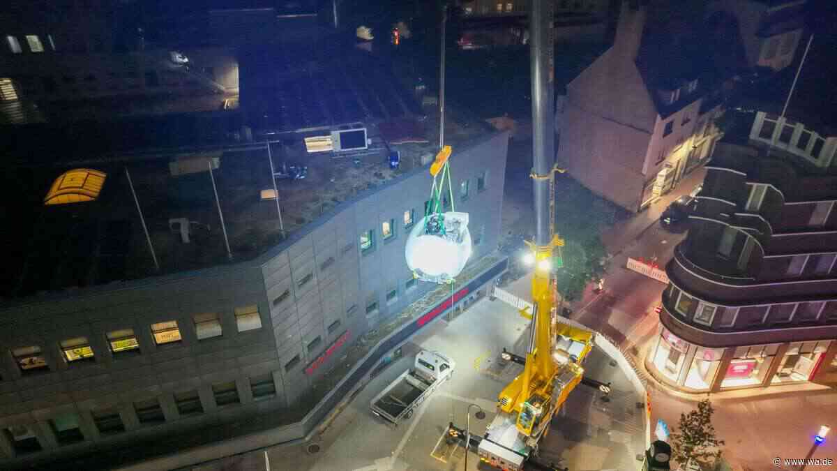 MRT am Haken: Erneutes Kran-Spektakel am Westentor / Viele Fotos