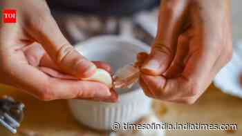 How to peel garlic quickly: 7 easy ways to remove garlic skin without sticky fingers