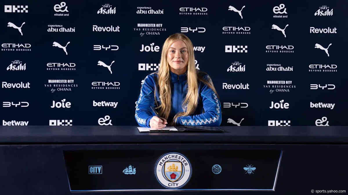 Manchester City midfielder Oldroyd signs first professional deal