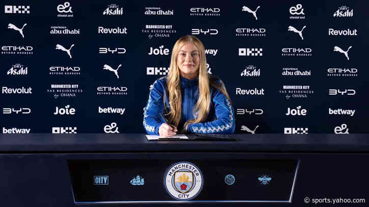 Manchester City midfielder Oldroyd signs first professional deal
