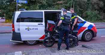 Zwarte telefoon aangezien voor vuurwapen: man op fatbike naar de grond gewerkt en geboeid