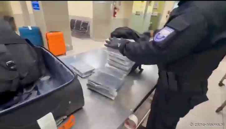 Reiziger op weg naar luchthaven Madrid gepakt met partij blokken cocaïne in bagage