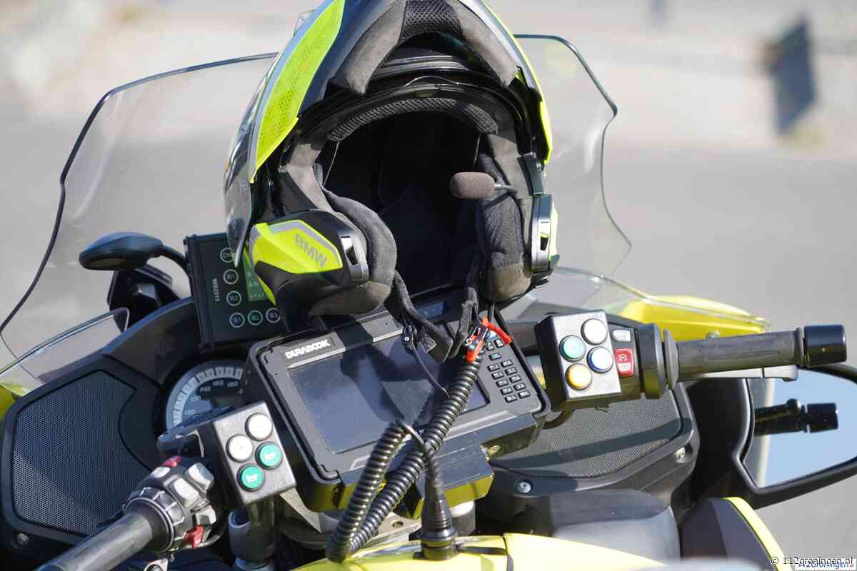Politie auto botst met elektrische fiets in Appingedam na ‘stopteken’