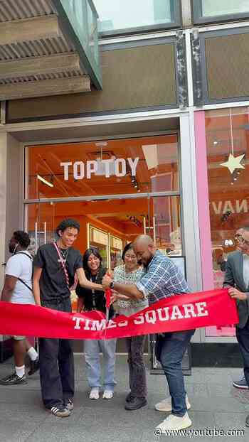 @toptoy_onlinestore is officially OPEN in #TimesSquare! 🧸🌟 #NYC #NYCBusiness