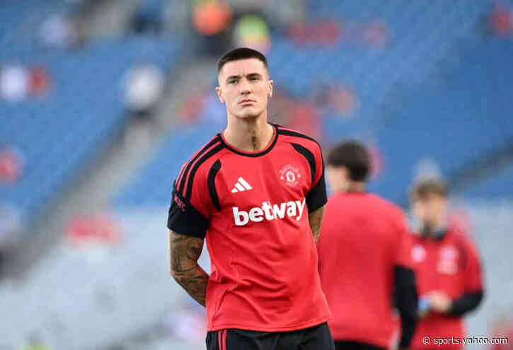 Benjamin Sesko trains at Carrington ahead of Manchester United’s opener at Hull City