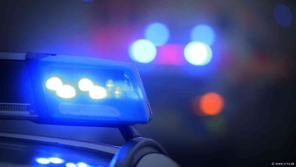 Auto prallt gegen Baum: 17-Jährige stirbt nach Raserunfall