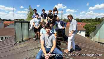 Schüler befüllen in St. Ottilien die BayernHistoryApp