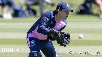 Middlesex wicketkeeper Davies retires aged 26