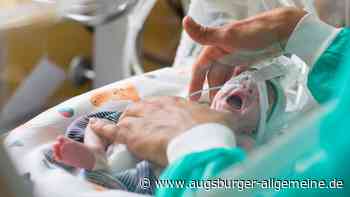 Josefinum Augsburg: Arzt hilft per Bildschirm, wenn es bei der Geburt eines Babys Komplikationen gibt