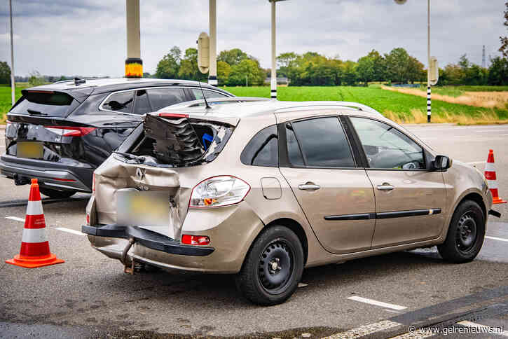 Twee gewonden bij kettingbotsing met drie auto’s