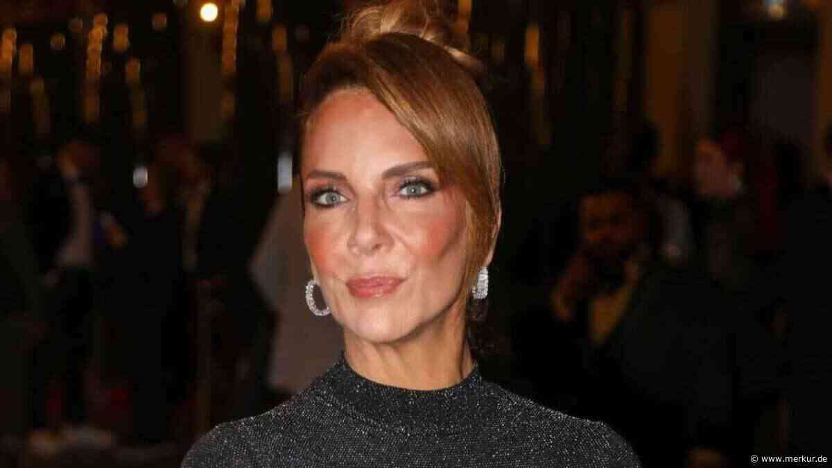 Sinnliche Badenixe: Danni Büchner zeigt Traumfigur