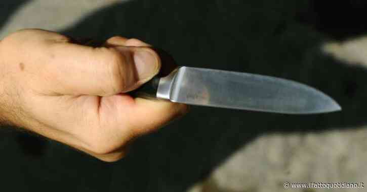 Accoltella il padre della fidanzata che tenta di difenderla: arrestato 22enne a Piombino (Livorno)