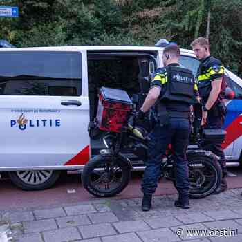 Telefoon of vuurwapen? Agenten richten dienstwapen op fatbiker in Deventer