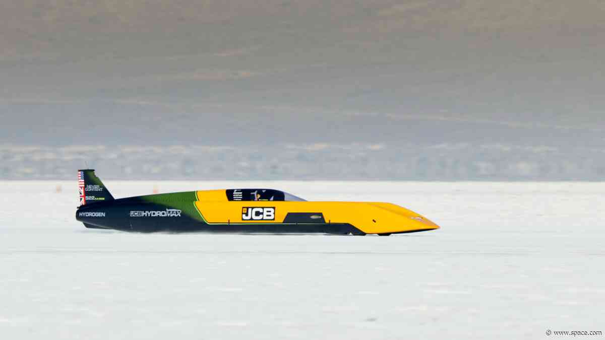 Hydrogen-powered 'rocket car' tops 400 mph in record-breaking test (video)
