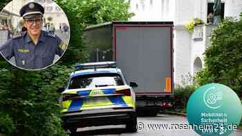 Lkw fährt sich in der Innleiten fest – Anwohnerin: „Standen drei Stunden auf der Straße“