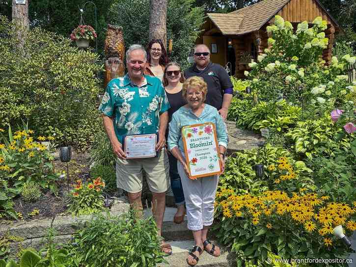 Brantford woman receives garden champion award