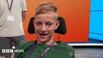Teen completes GCSEs in five months using his eyes