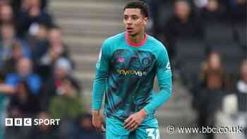 Wigan midfielder Brenan signs for Bromley